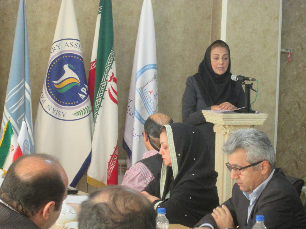 Dr. Sheida Mahnam, Manager of Social Sciences and Humanities Group, Iranian National Commission for UNESCO, addresses the meeting.